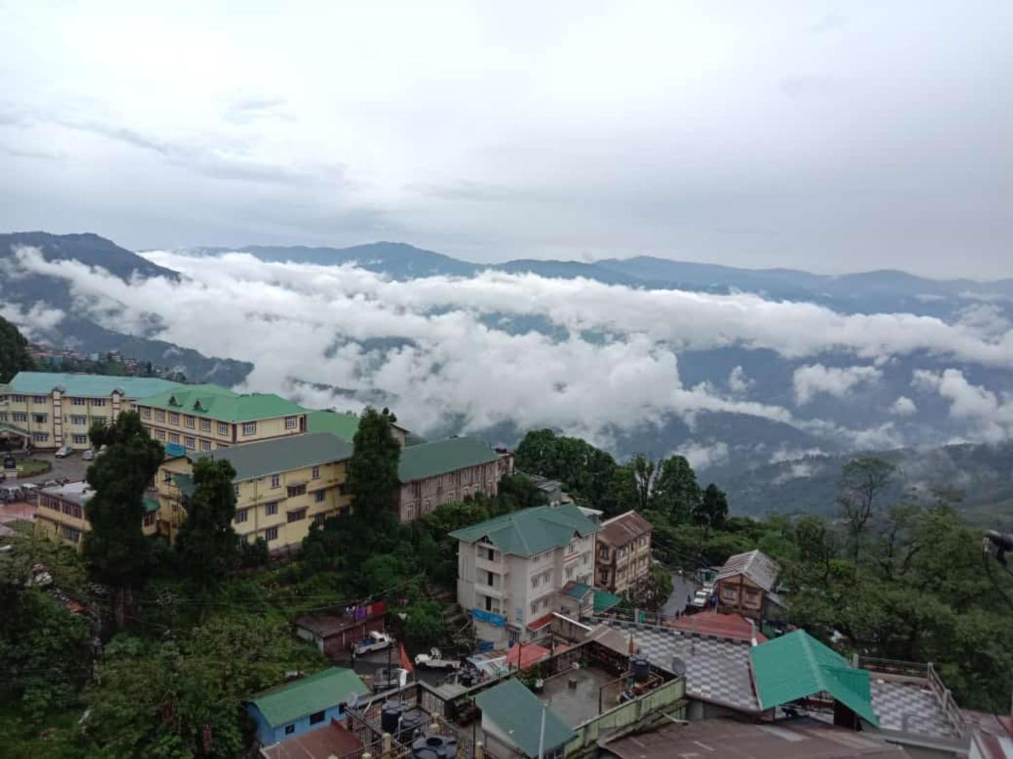 Hotel Pitstop Darjeeling - Excellent Service Recommended & Couple Friendly Екстериор снимка